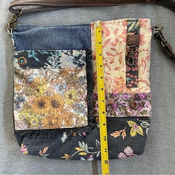 Myra Bag Floral Patchwork Crossbody Bag - Picture 4 of 12